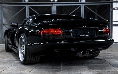 Мотор V8&nbsp;456 л.с., задний привод и механическая коробка передач. В России на продажу выставили хардкорный Dodge Viper в идеальном состоянии